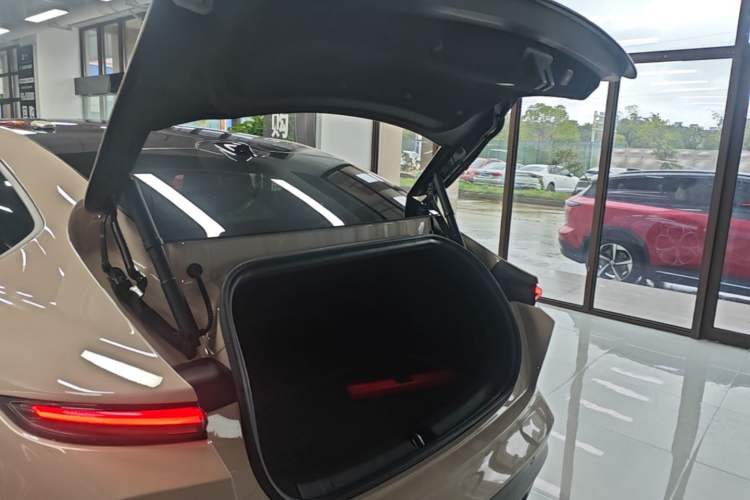 Used Nio ET5 2022 75 kWh Trunk