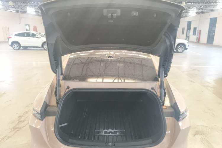 Used Nio ET5 2022 75 kWh Trunk
