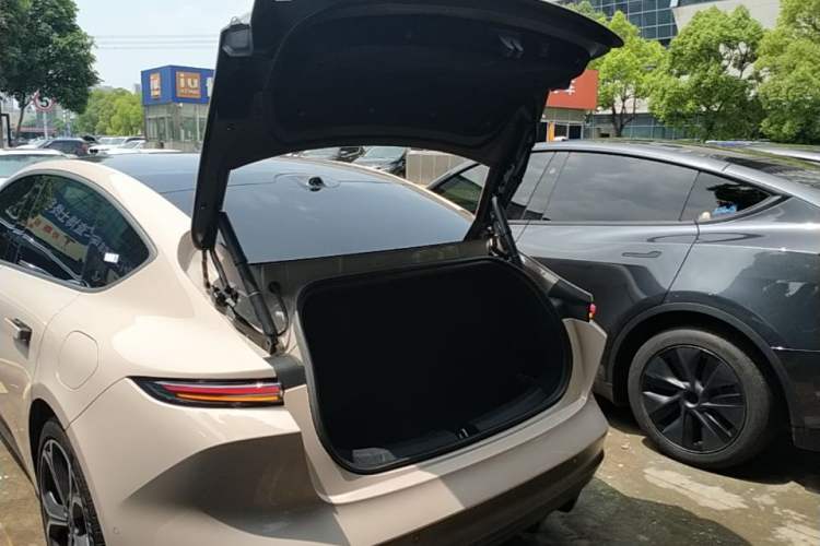 Used Nio ET5 2022 75 kWh Trunk