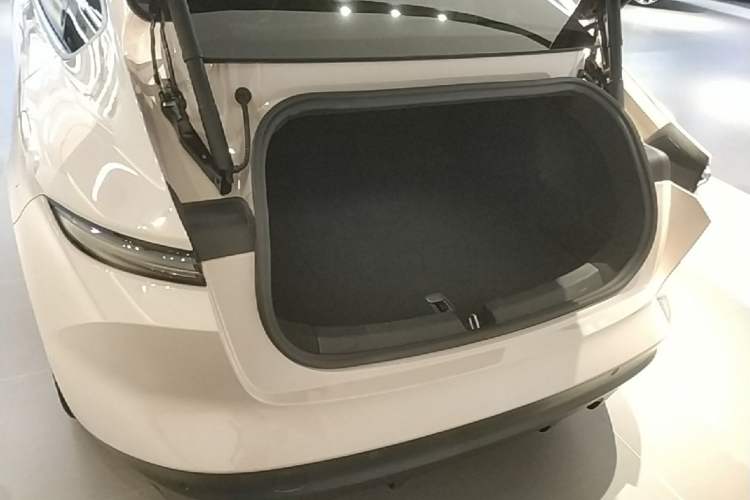 Used Nio ET5 2022 75 kWh Trunk