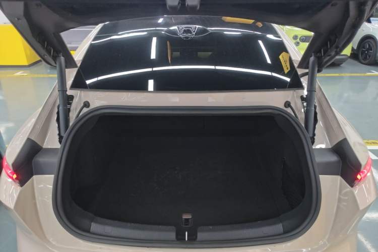 Used Nio ET5 2022 75 kWh Trunk