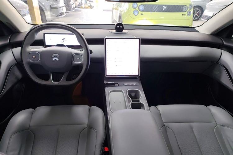 Used Nio ET5 2022 75 kWh Center Console