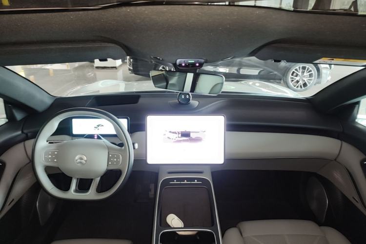 Used Nio ET5 2022 75 kWh Center Console