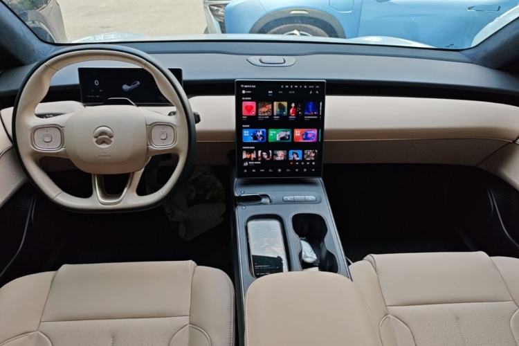 Used Nio ET5 2022 75 kWh Center Console