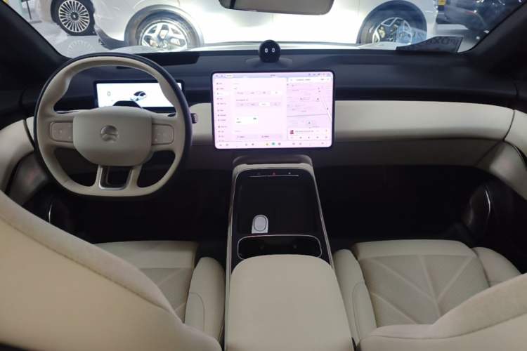 Used Nio ET5 2022 75 kWh Center Console