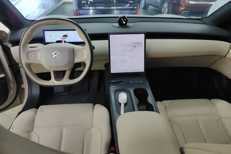 Used Nio ET5 2022 75 kWh Center Console