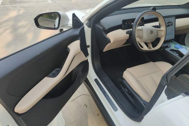 Used Nio ET5 2022 75 kWh Driver Seat