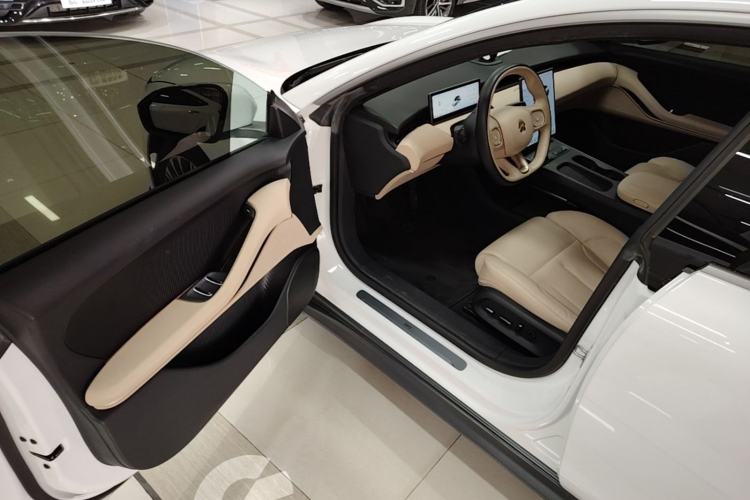 Used Nio ET5 2022 75 kWh Driver Seat
