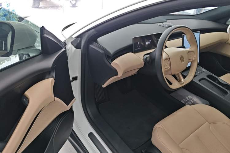 Used Nio ET5 2022 75 kWh Driver Seat