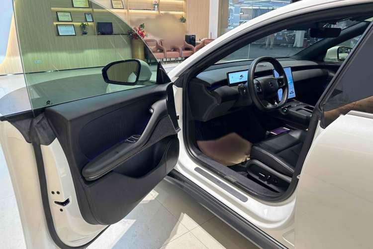 Used Nio ET5 2022 75 kWh Driver Seat