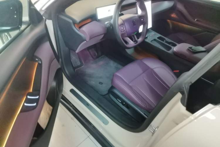 Used Nio ET5 2022 75 kWh Driver Seat