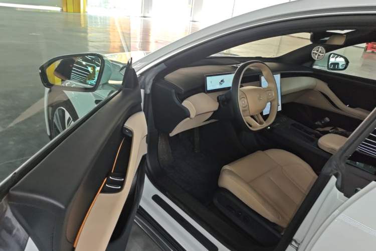 Used Nio ET5 2022 75 kWh Driver Seat