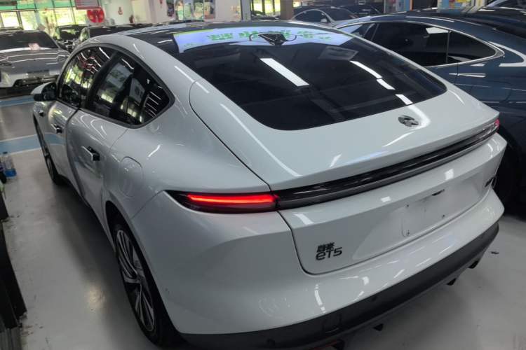 Used Nio ET5 2022 75 kWh Exterior 2