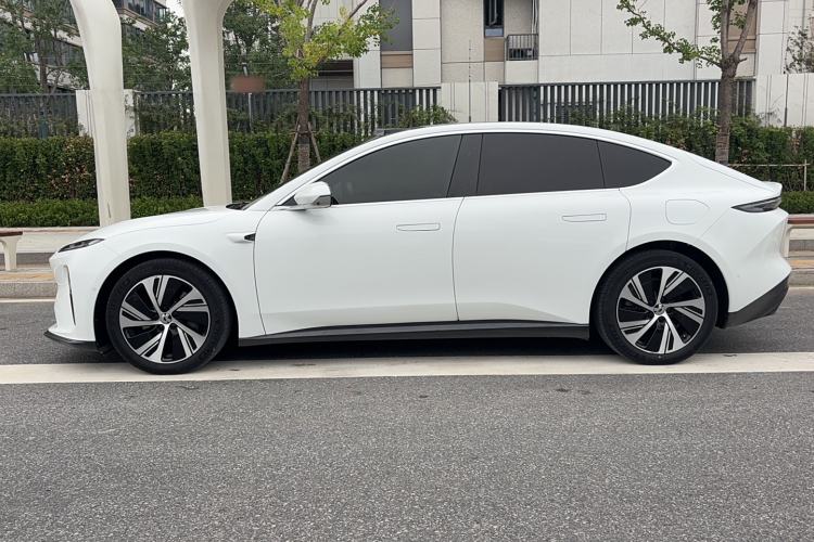 Used Nio ET5 2022 75 kWh Exterior 8