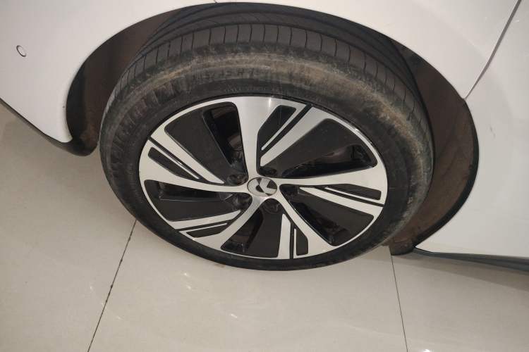 Used Nio ET5 2022 75 kWh Exterior 8