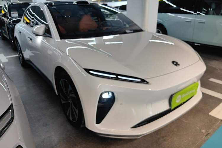 Used Nio ET5 2022 75 kWh Front Right 45 Deg