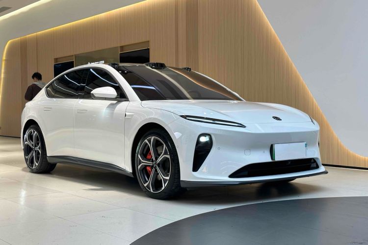 Used Nio ET5 2022 75 kWh Front Right 45 Deg