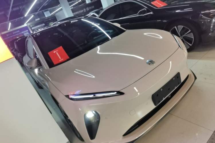 Used Nio ET5 2022 75 kWh Front Right 45 Deg