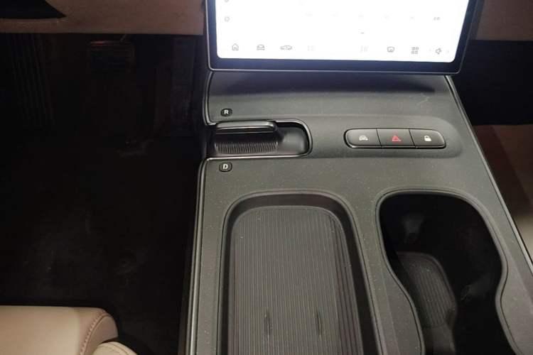 Used Nio ET5 2022 75 kWh Gear Lever