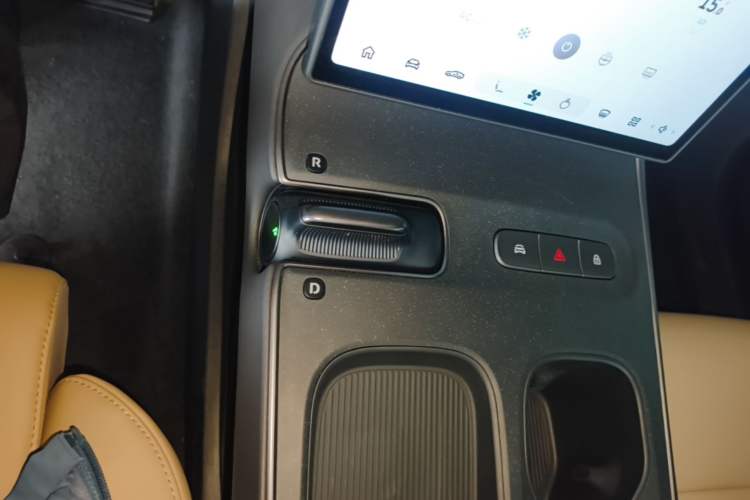 Used Nio ET5 2022 75 kWh Gear Lever
