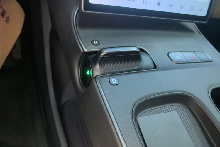 Used Nio ET5 2022 75 kWh Gear Lever
