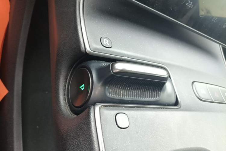 Used Nio ET5 2022 75 kWh Gear Lever