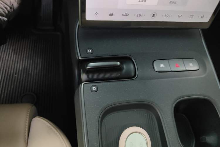 Used Nio ET5 2022 75 kWh Gear Lever