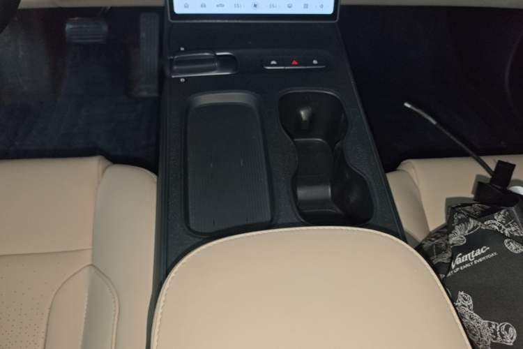 Used Nio ET5 2022 75 kWh Gear Lever