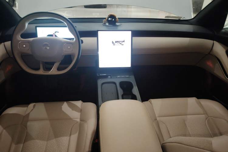 Used Nio ET5 2022 75 kWh Interior 2