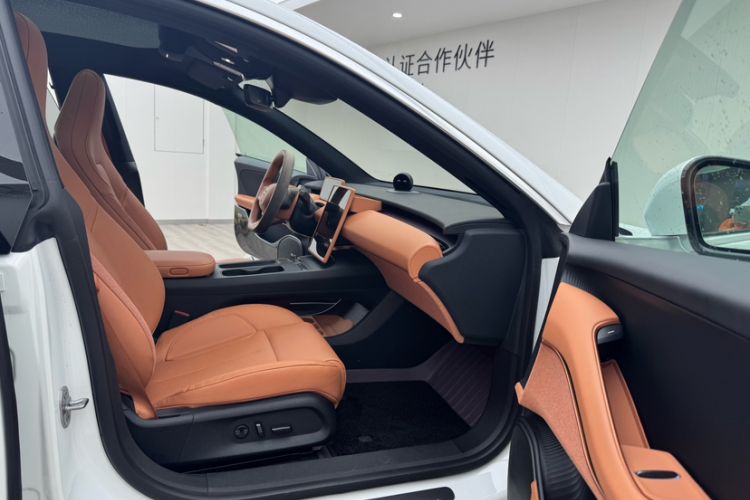 Used Nio ET5 2022 75 kWh Interior 7