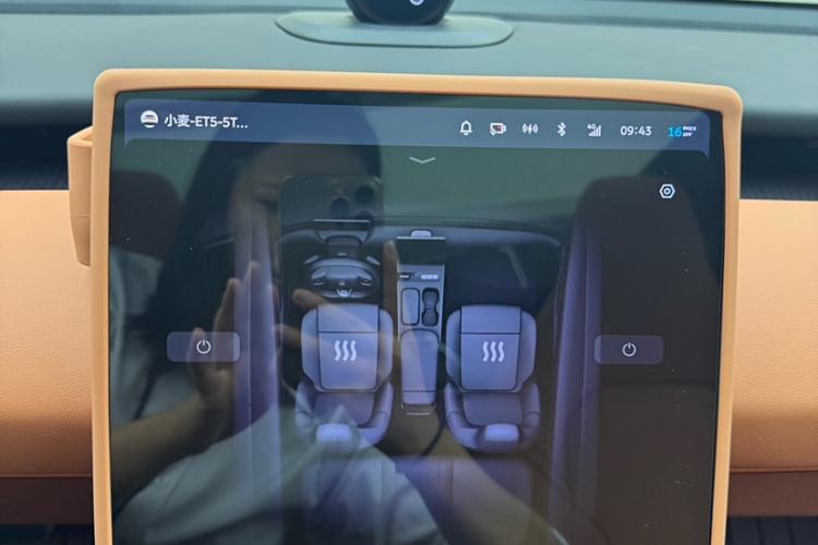 Used Nio ET5 2022 75 kWh Interior 9