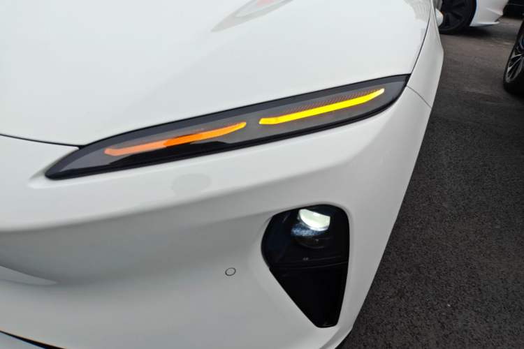 Used Nio ET5 2022 75 kWh Left Front Headlight