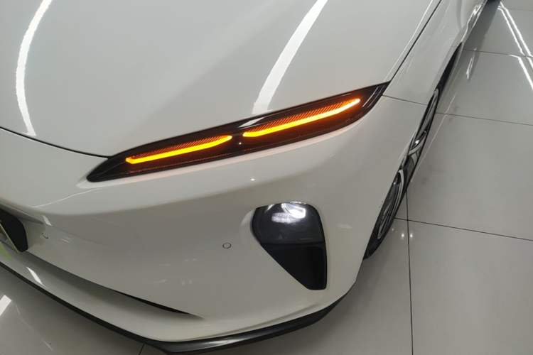 Used Nio ET5 2022 75 kWh Left Front Headlight