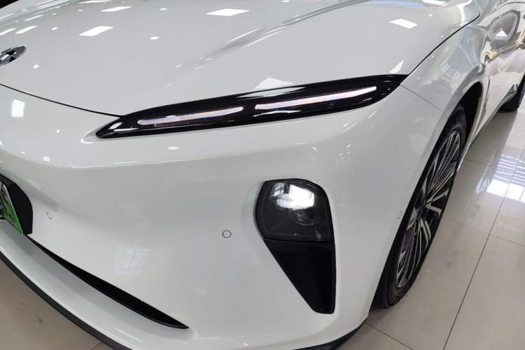 Used Nio ET5 2022 75 kWh Left Front Headlight