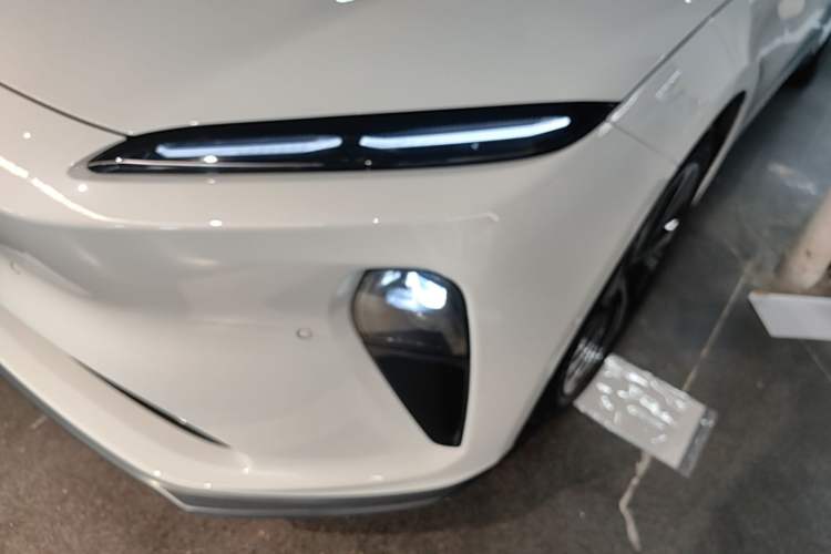 Used Nio ET5 2022 75 kWh Left Front Headlight