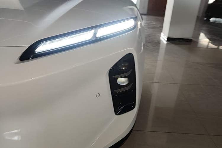 Used Nio ET5 2022 75 kWh Left Front Headlight