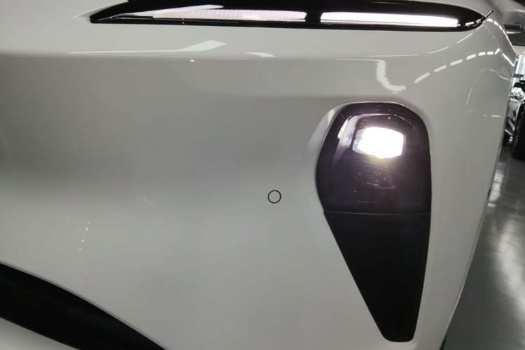 Used Nio ET5 2022 75 kWh Left Front Headlight