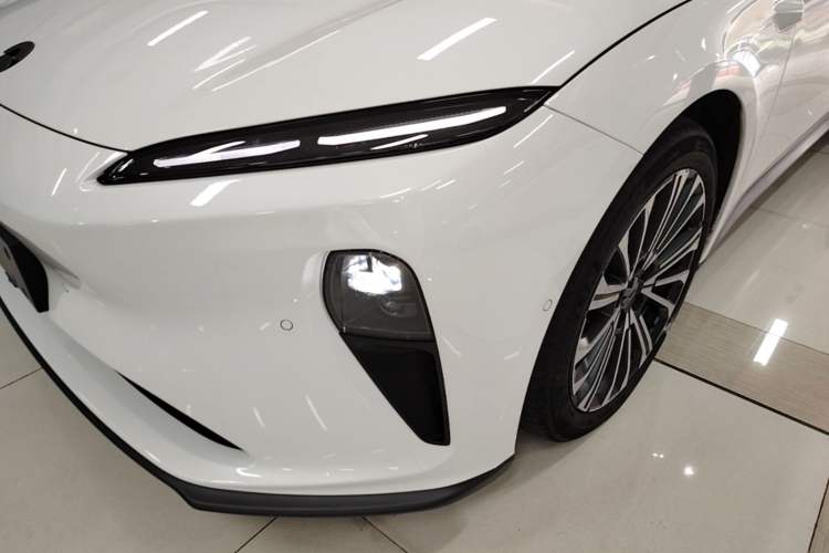 Used Nio ET5 2022 75 kWh Left Front Headlight