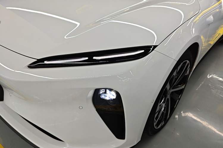 Used Nio ET5 2022 75 kWh Left Front Headlight