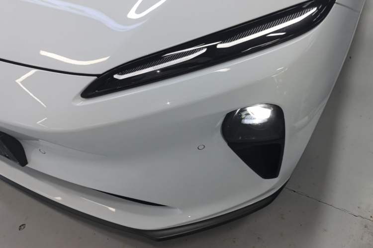 Used Nio ET5 2022 75 kWh Left Front Headlight