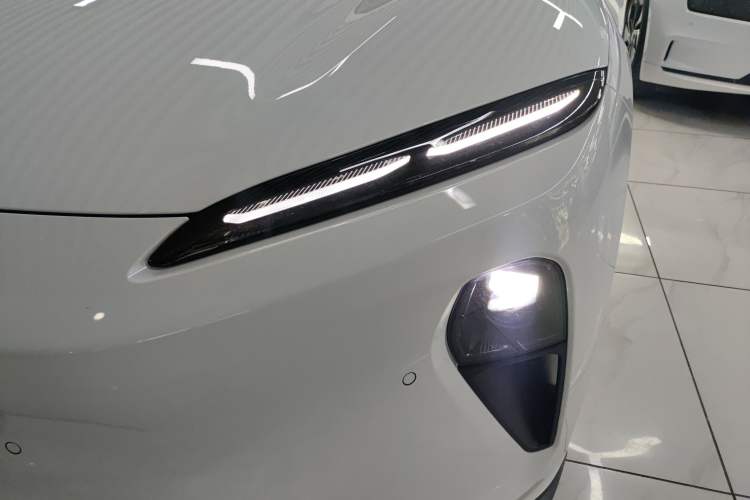 Used Nio ET5 2022 75 kWh Left Front Headlight