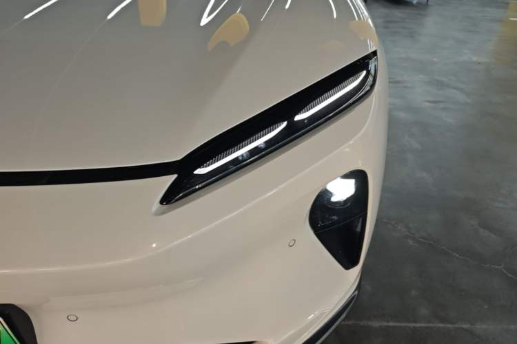 Used Nio ET5 2022 75 kWh Left Front Headlight
