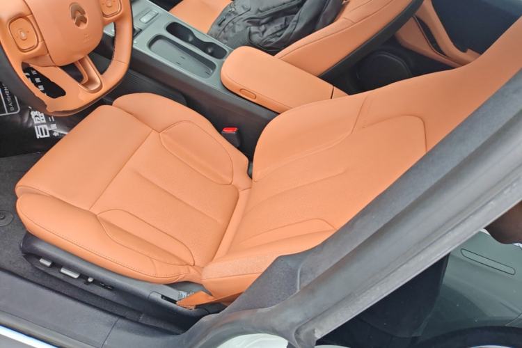 Used Nio ET5 2022 75 kWh Left Front Seat