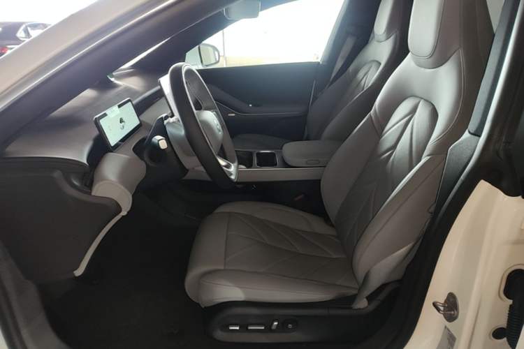 Used Nio ET5 2022 75 kWh Left Front Seat