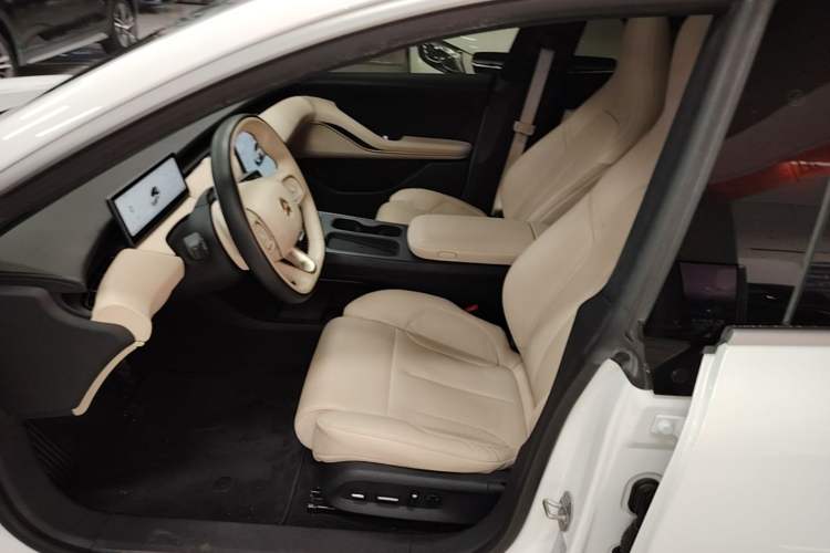 Used Nio ET5 2022 75 kWh Left Front Seat