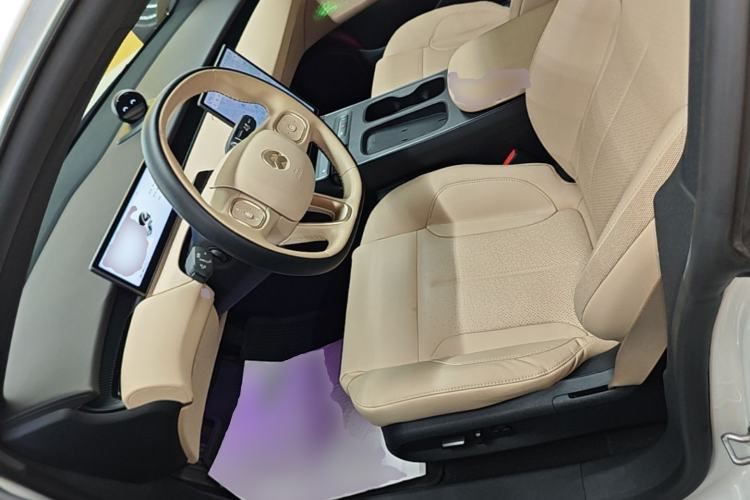 Used Nio ET5 2022 75 kWh Left Front Seat