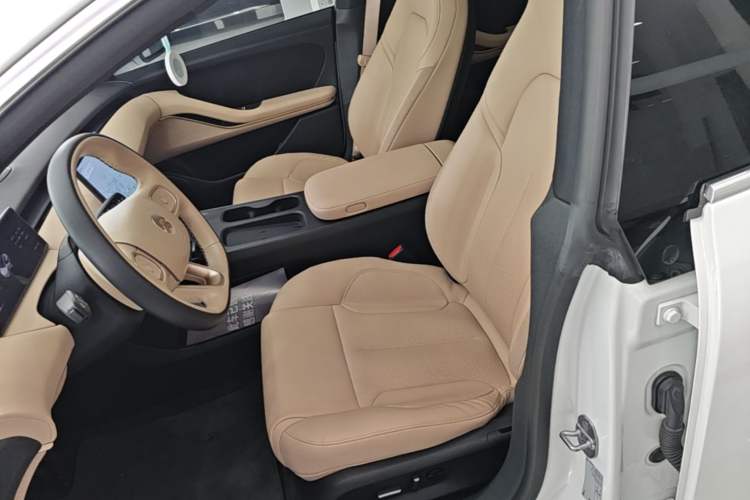 Used Nio ET5 2022 75 kWh Left Front Seat