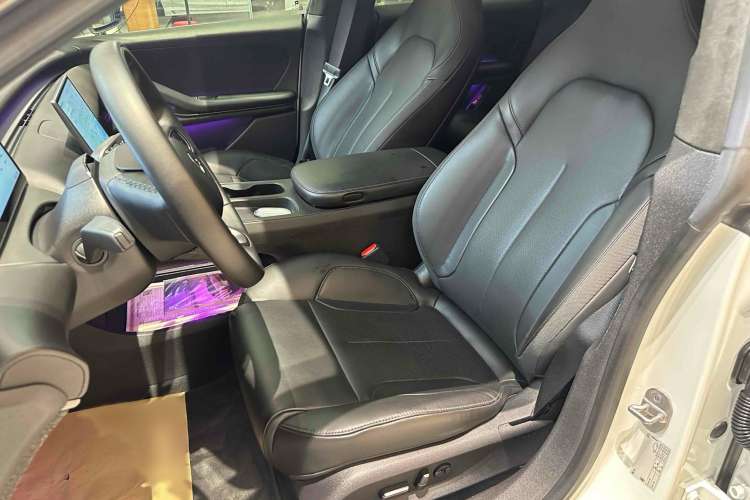 Used Nio ET5 2022 75 kWh Left Front Seat