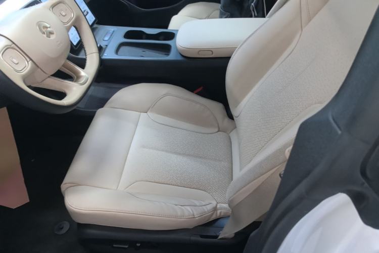 Used Nio ET5 2022 75 kWh Left Front Seat