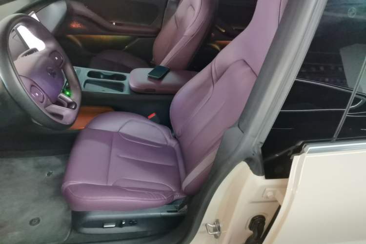 Used Nio ET5 2022 75 kWh Left Front Seat